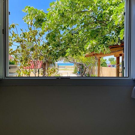 Casa Lia-Beach Front Villa Nea Kallikrateia Εξωτερικό φωτογραφία