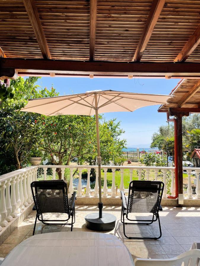 Casa Lia-Beach Front Villa Nea Kallikrateia Εξωτερικό φωτογραφία