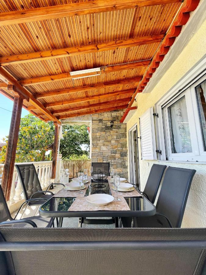 Casa Lia-Beach Front Villa Nea Kallikrateia Εξωτερικό φωτογραφία