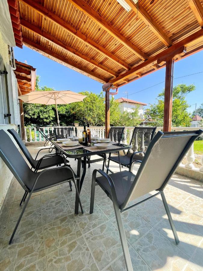 Casa Lia-Beach Front Villa Nea Kallikrateia Εξωτερικό φωτογραφία