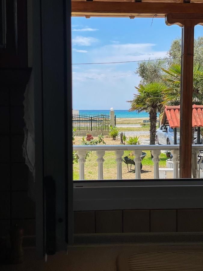Casa Lia-Beach Front Villa Nea Kallikrateia Εξωτερικό φωτογραφία